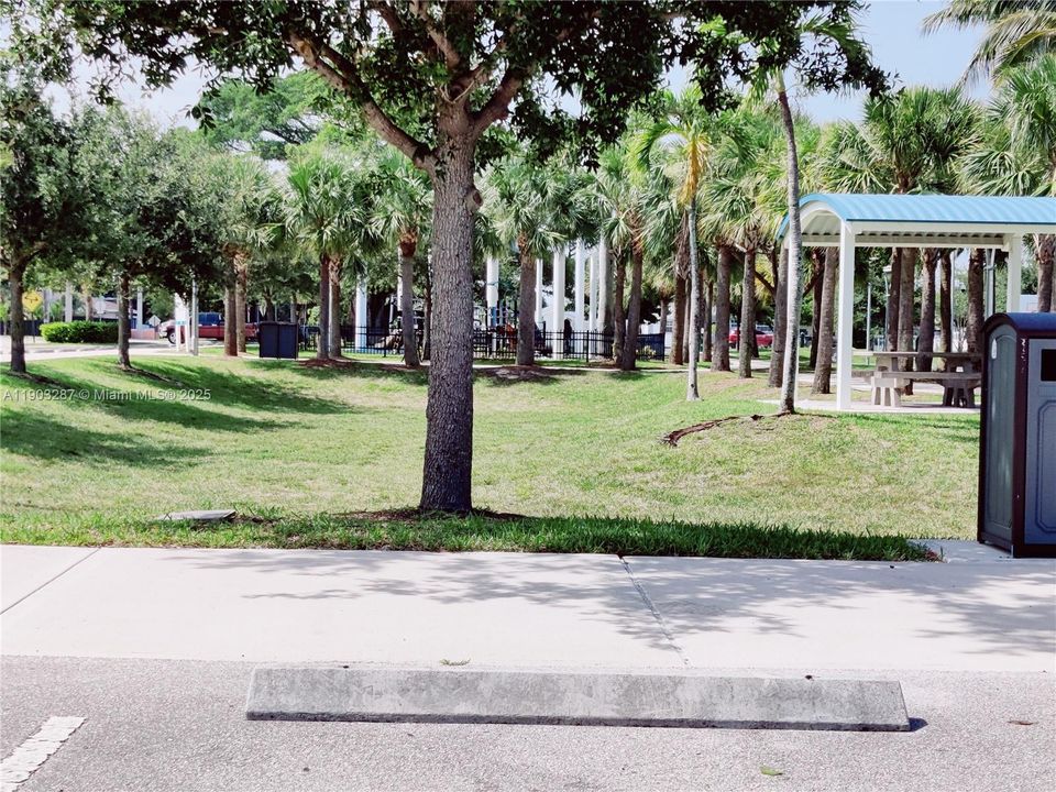 For Rent: $2,240 (2 beds, 1 baths, 656 Square Feet)