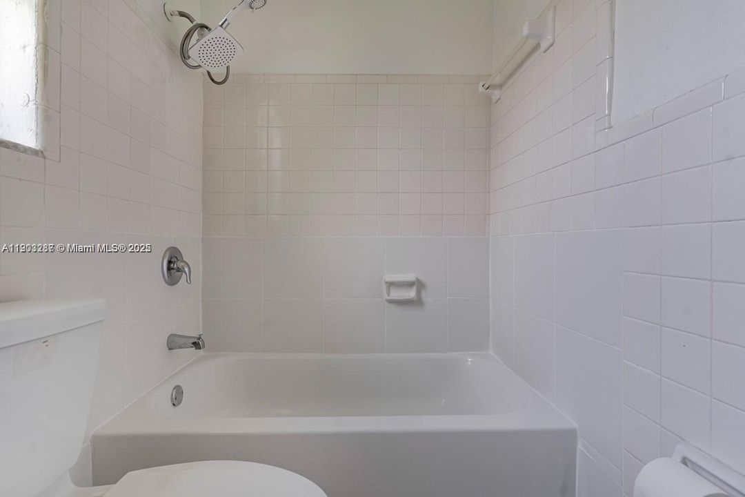 For Rent: $2,240 (2 beds, 1 baths, 656 Square Feet)