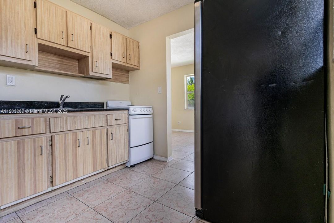 For Rent: $2,240 (2 beds, 1 baths, 656 Square Feet)