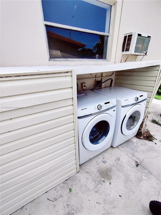 For Rent: $2,240 (2 beds, 1 baths, 656 Square Feet)