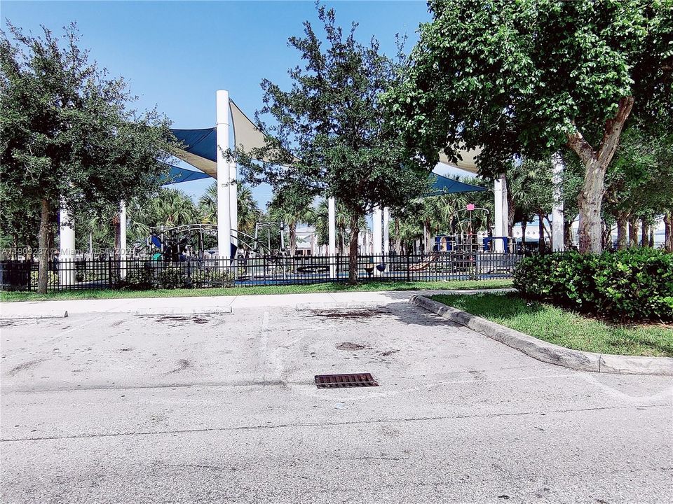 For Rent: $2,240 (2 beds, 1 baths, 656 Square Feet)