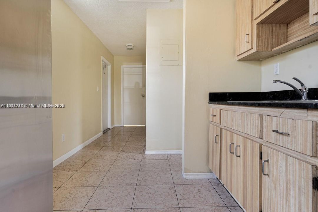 For Rent: $2,240 (2 beds, 1 baths, 656 Square Feet)