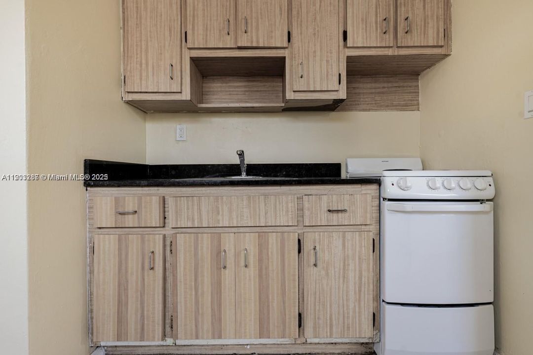 For Rent: $2,240 (2 beds, 1 baths, 656 Square Feet)