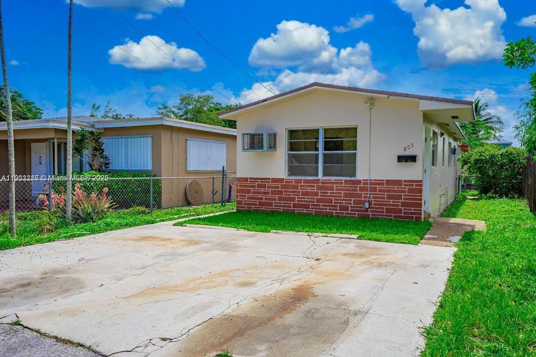 For Rent: $2,240 (2 beds, 1 baths, 656 Square Feet)