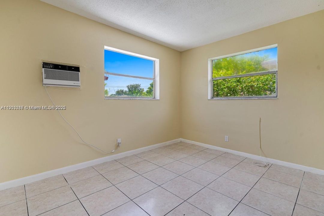 For Rent: $2,240 (2 beds, 1 baths, 656 Square Feet)