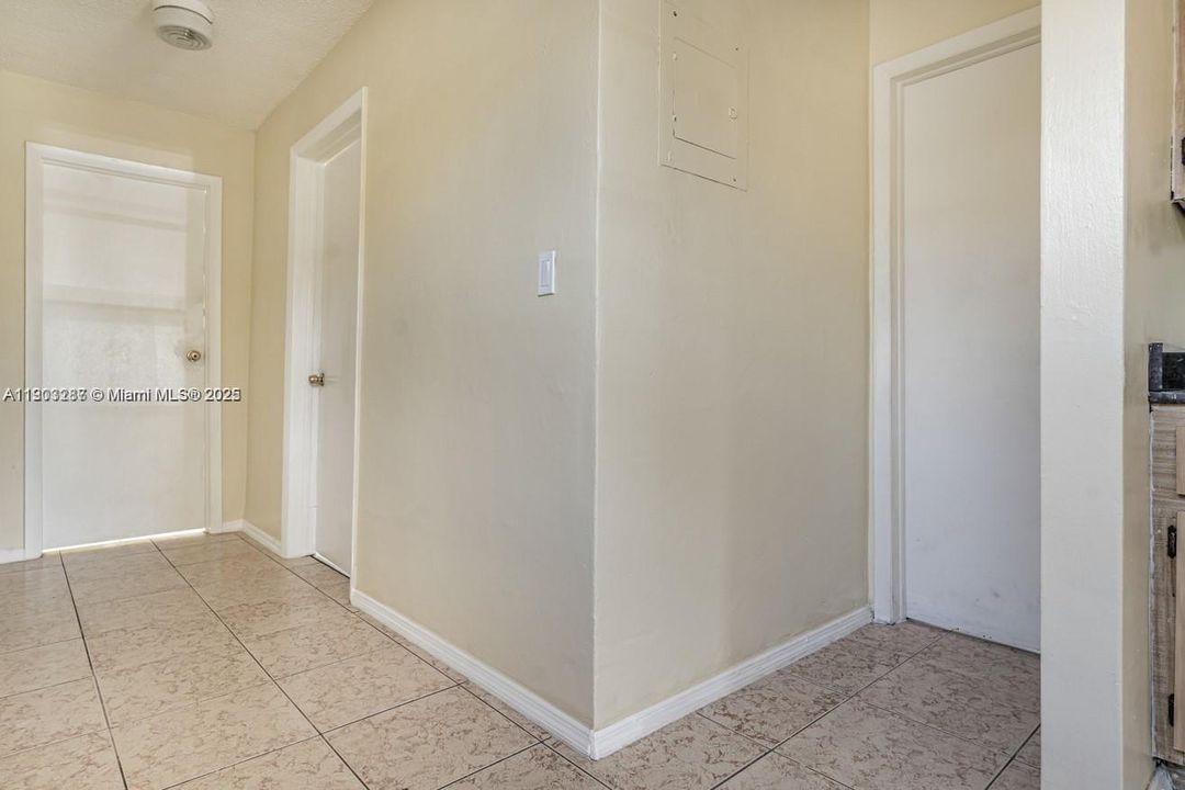 For Rent: $2,240 (2 beds, 1 baths, 656 Square Feet)