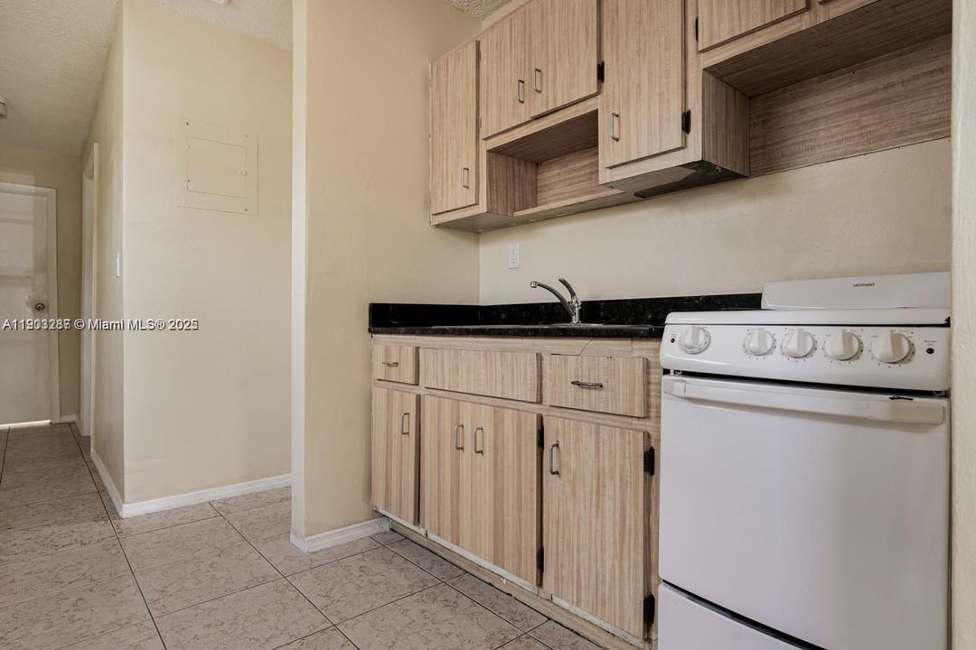 For Rent: $2,240 (2 beds, 1 baths, 656 Square Feet)