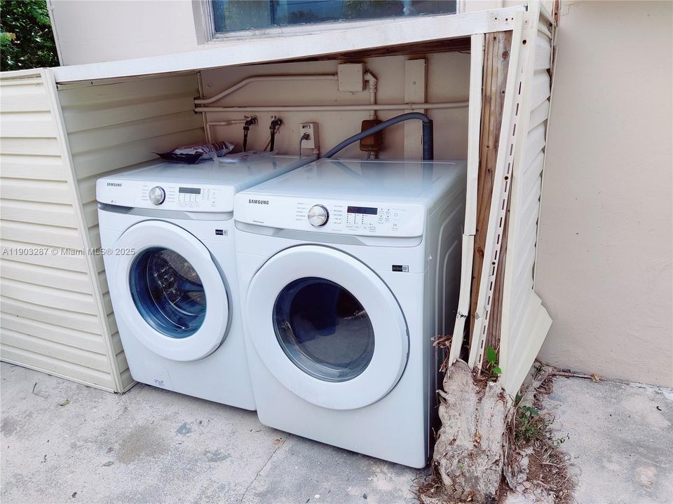 For Rent: $2,240 (2 beds, 1 baths, 656 Square Feet)