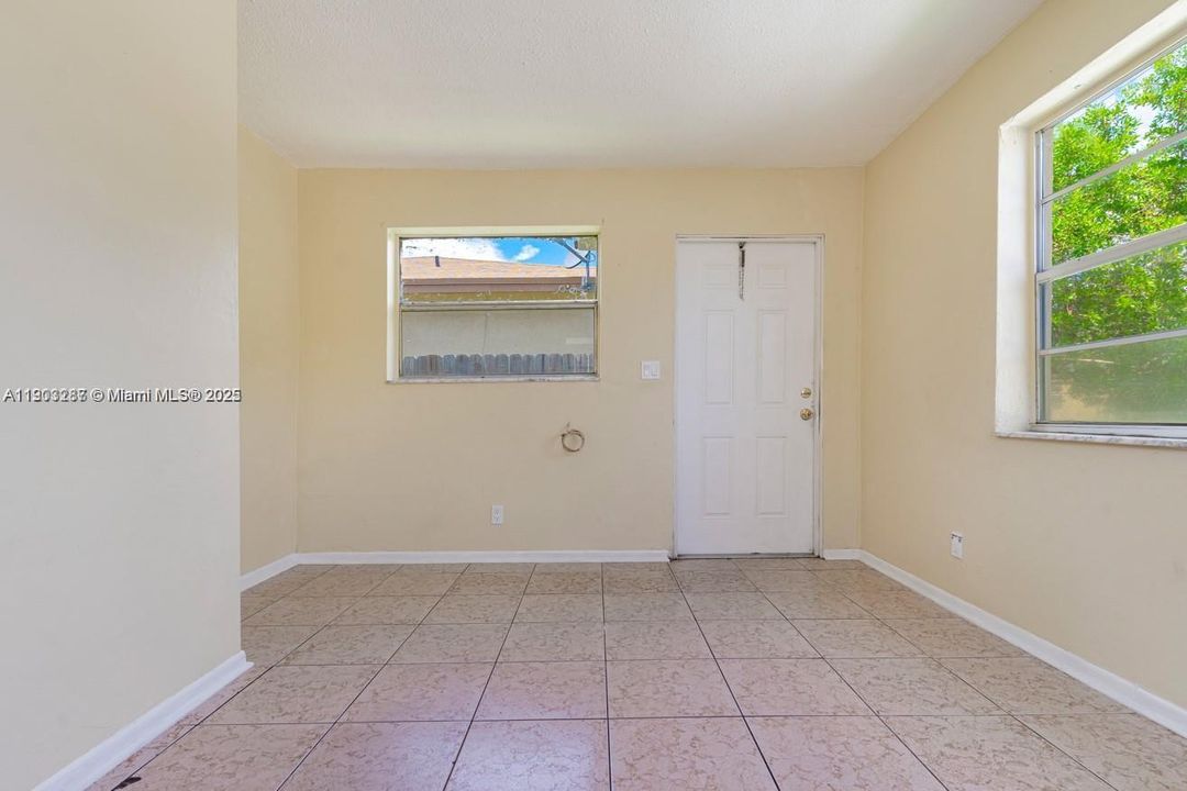 For Rent: $2,240 (2 beds, 1 baths, 656 Square Feet)