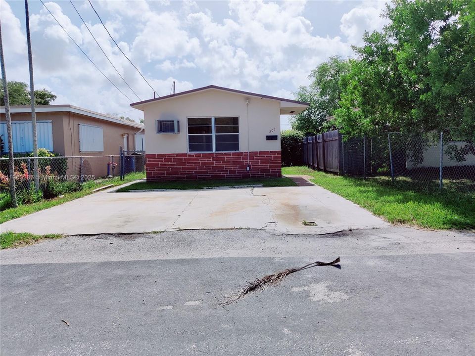 For Rent: $2,240 (2 beds, 1 baths, 656 Square Feet)