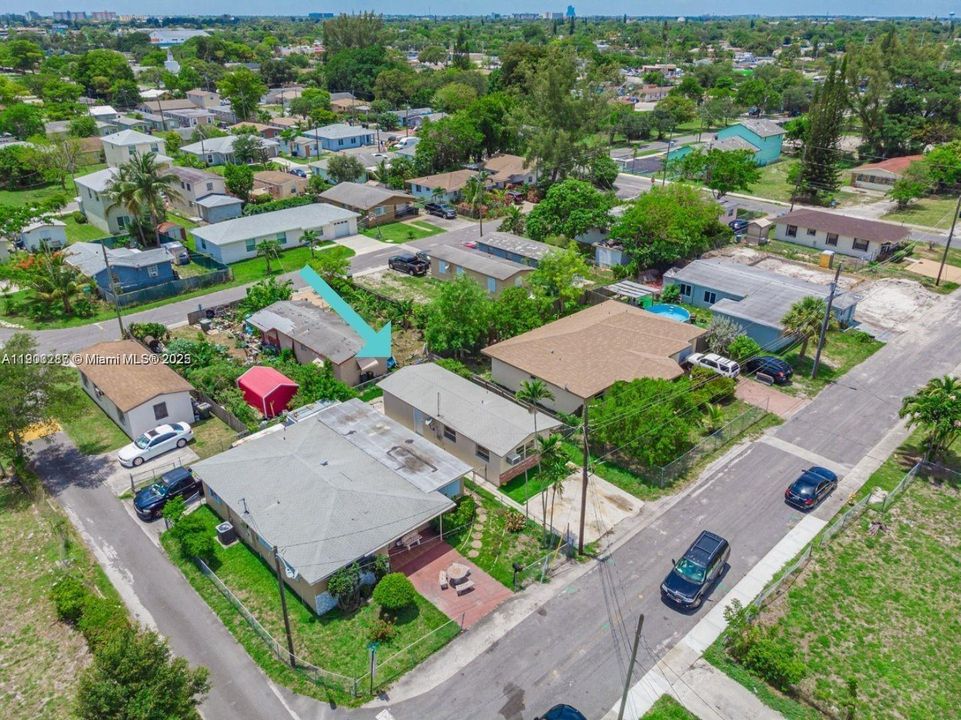 For Rent: $2,240 (2 beds, 1 baths, 656 Square Feet)