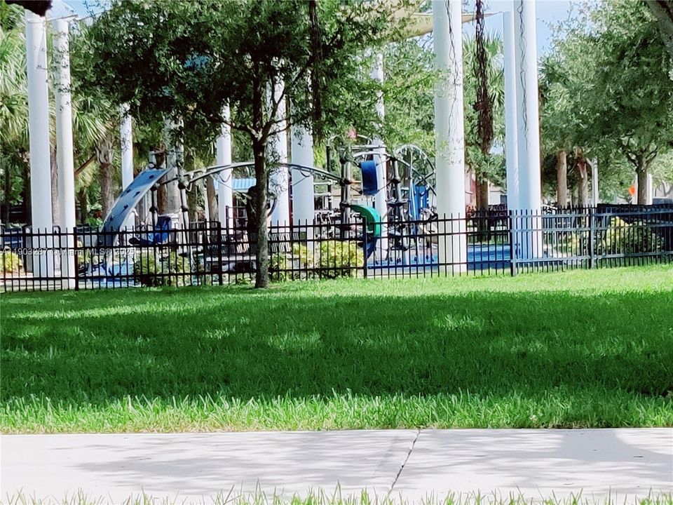 For Rent: $2,240 (2 beds, 1 baths, 656 Square Feet)