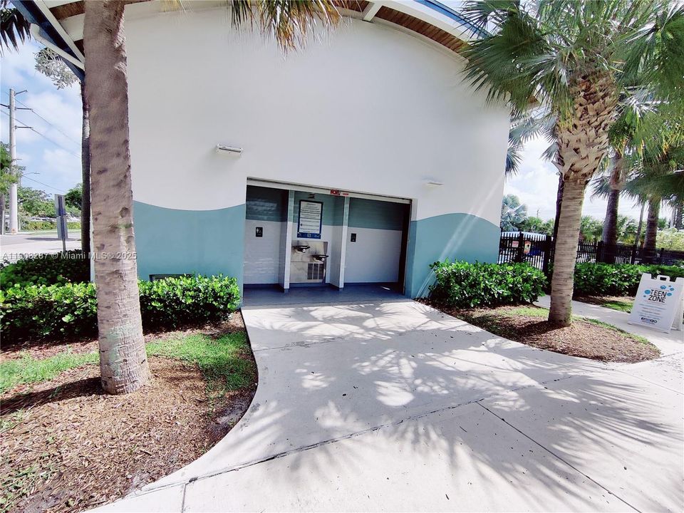 For Rent: $2,240 (2 beds, 1 baths, 656 Square Feet)