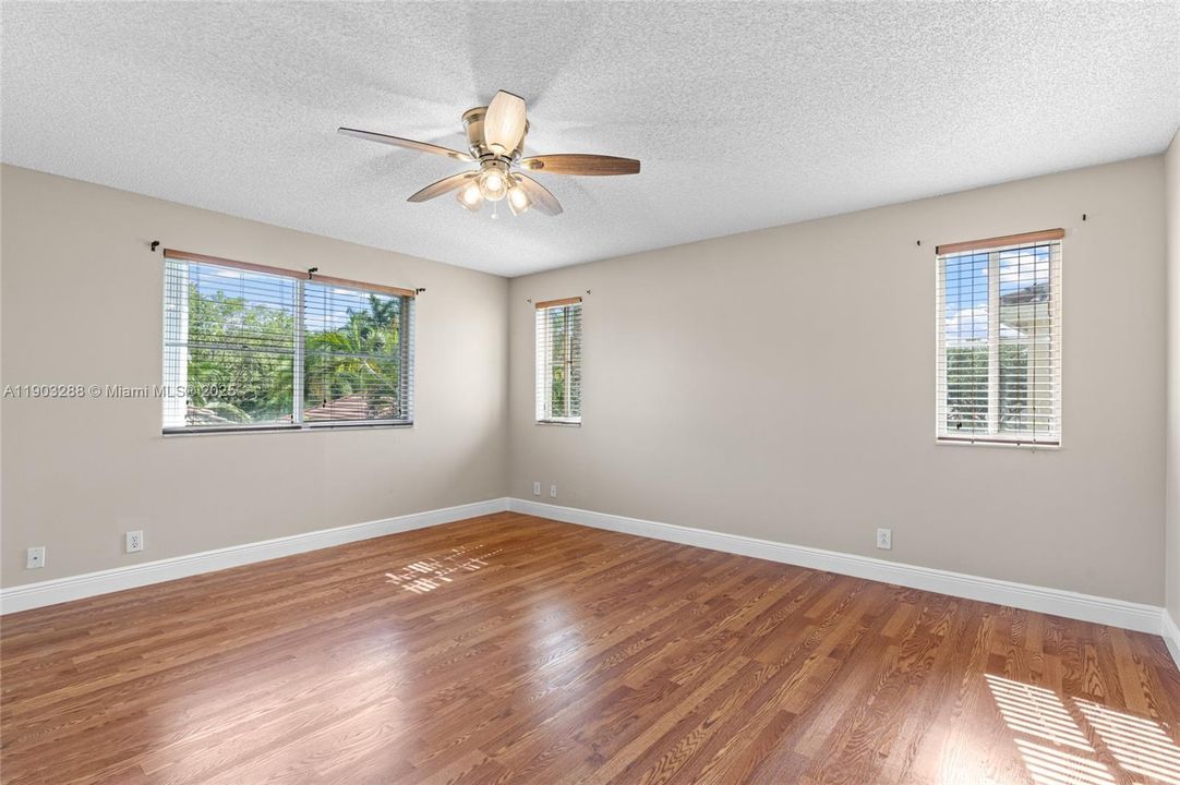 For Rent: $4,900 (4 beds, 2 baths, 2114 Square Feet)