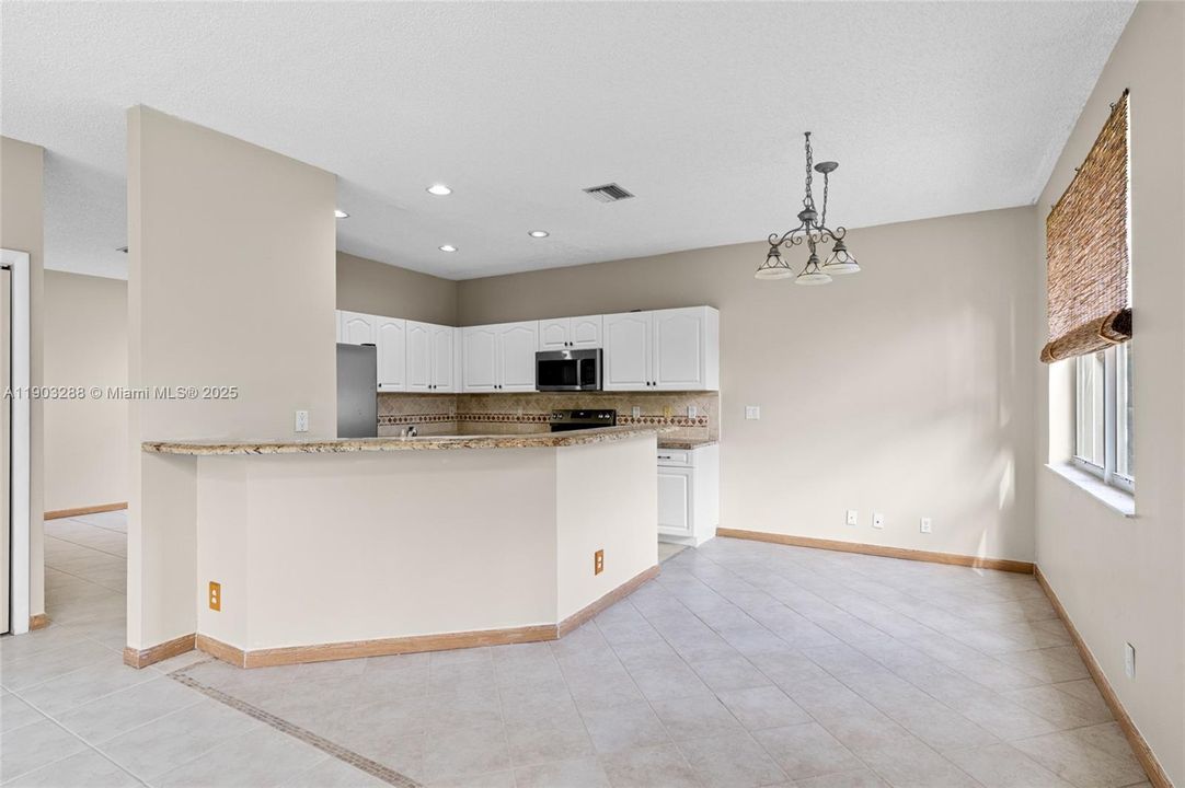 For Rent: $4,900 (4 beds, 2 baths, 2114 Square Feet)