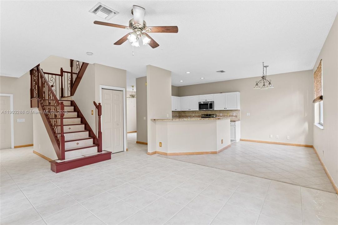 For Rent: $4,900 (4 beds, 2 baths, 2114 Square Feet)