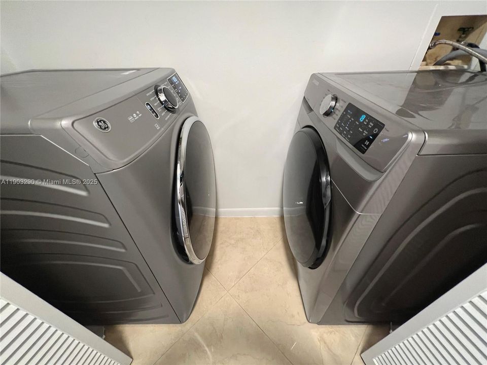 For Sale: $1,150,000 (0 beds, 0 baths, 2833 Square Feet)