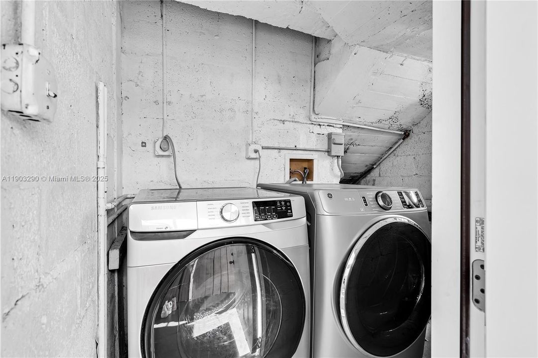 For Sale: $1,150,000 (0 beds, 0 baths, 2833 Square Feet)