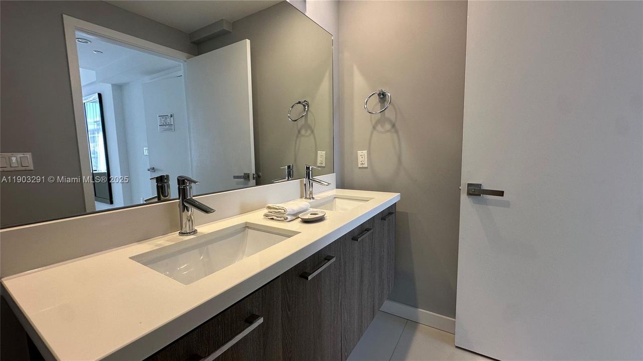 For Sale: $930,000 (2 beds, 2 baths, 1236 Square Feet)