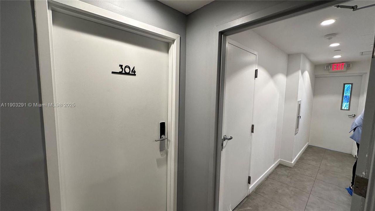 For Sale: $930,000 (2 beds, 2 baths, 1236 Square Feet)