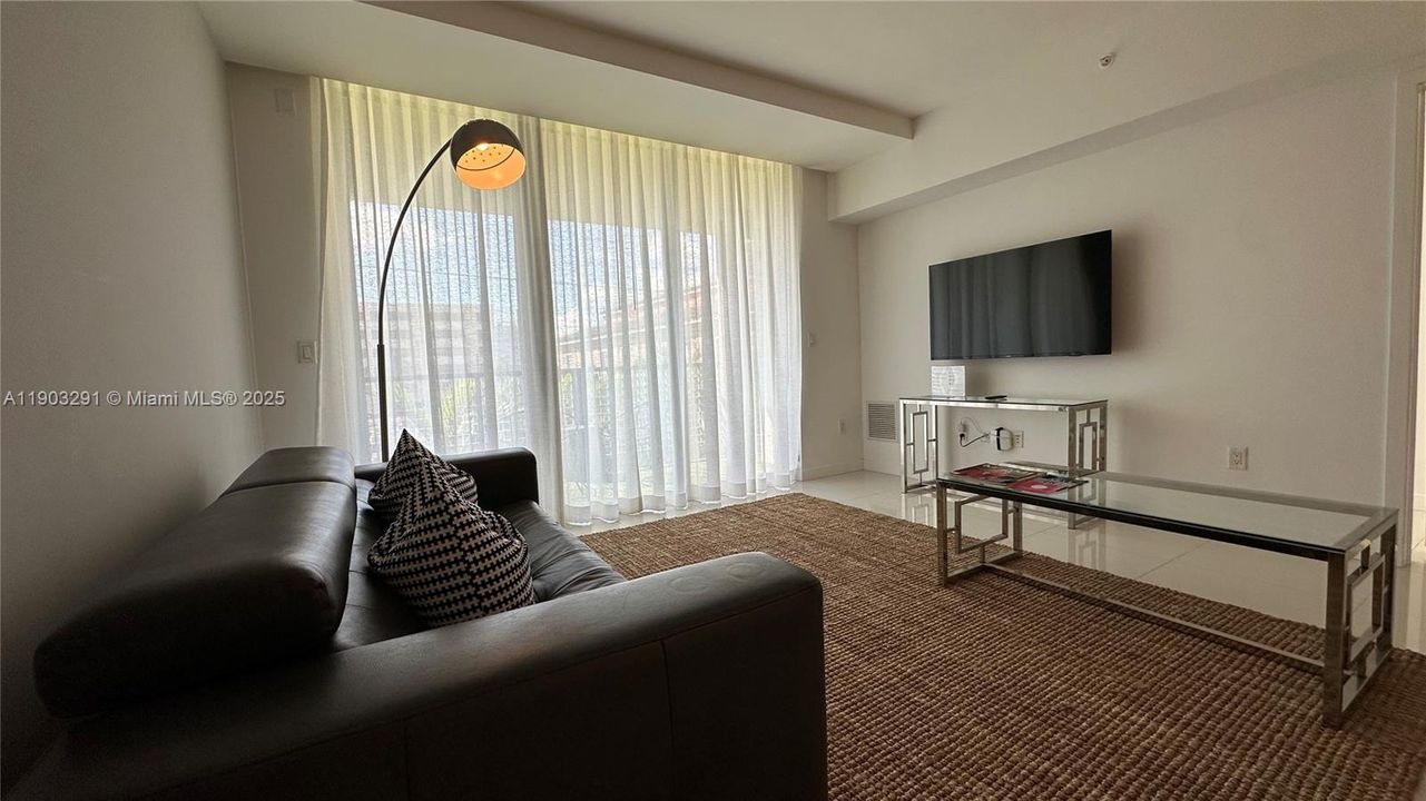 For Sale: $930,000 (2 beds, 2 baths, 1236 Square Feet)