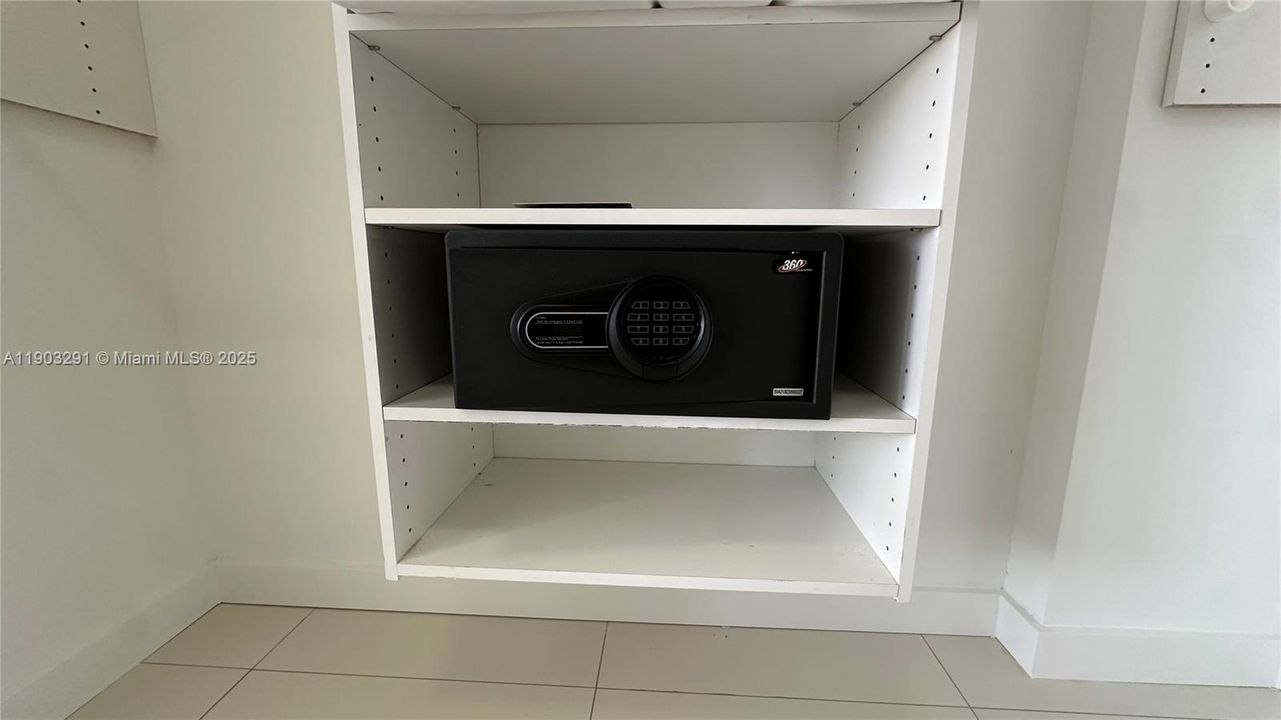 For Sale: $930,000 (2 beds, 2 baths, 1236 Square Feet)