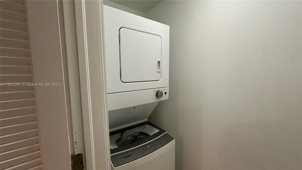 For Sale: $930,000 (2 beds, 2 baths, 1236 Square Feet)