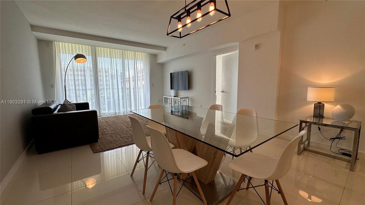 For Sale: $930,000 (2 beds, 2 baths, 1236 Square Feet)