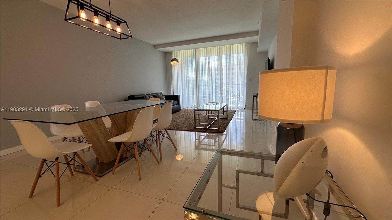 For Sale: $930,000 (2 beds, 2 baths, 1236 Square Feet)