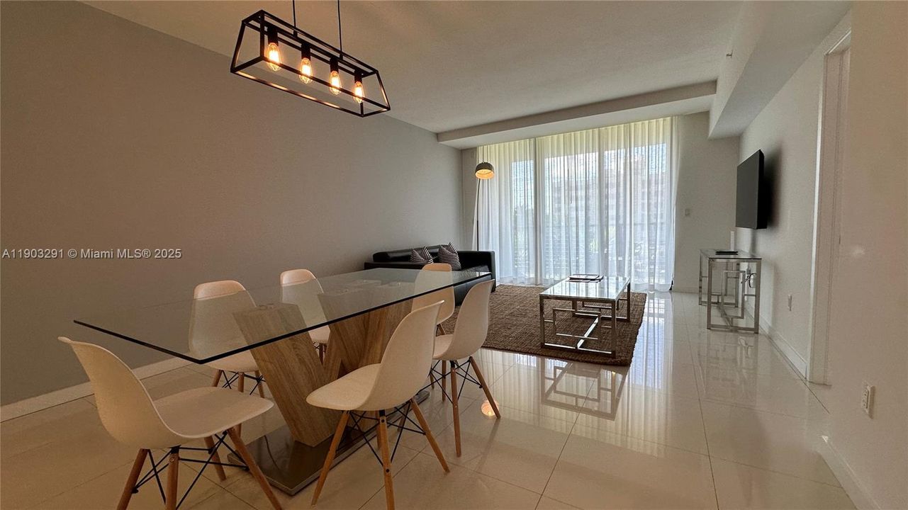 For Sale: $930,000 (2 beds, 2 baths, 1236 Square Feet)