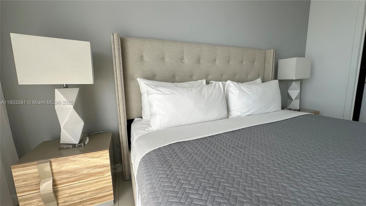 For Sale: $930,000 (2 beds, 2 baths, 1236 Square Feet)