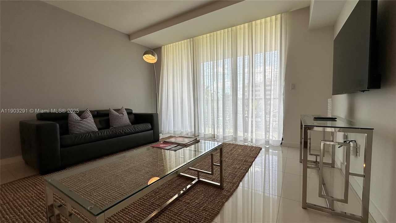 For Sale: $930,000 (2 beds, 2 baths, 1236 Square Feet)