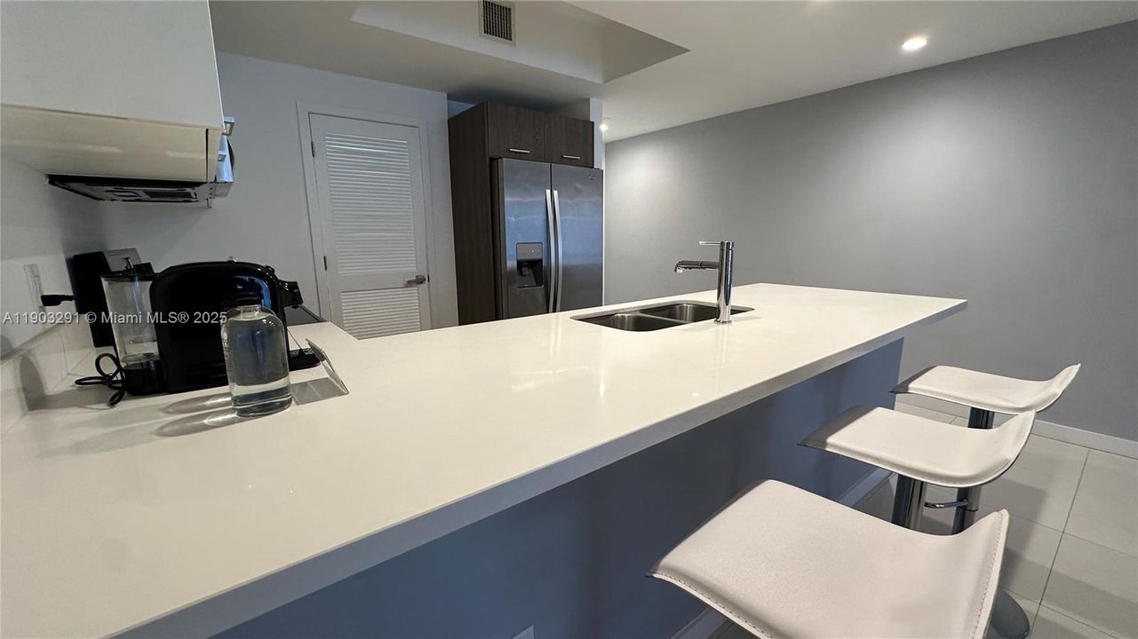 For Sale: $930,000 (2 beds, 2 baths, 1236 Square Feet)