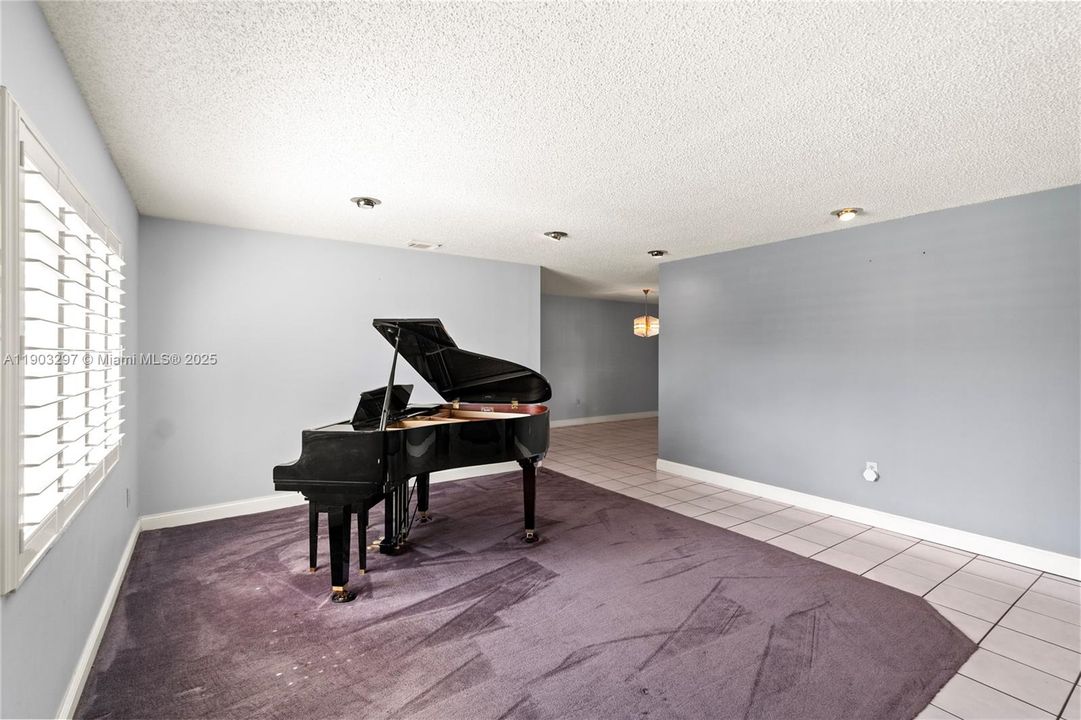 Active With Contract: $589,900 (4 beds, 2 baths, 1880 Square Feet)