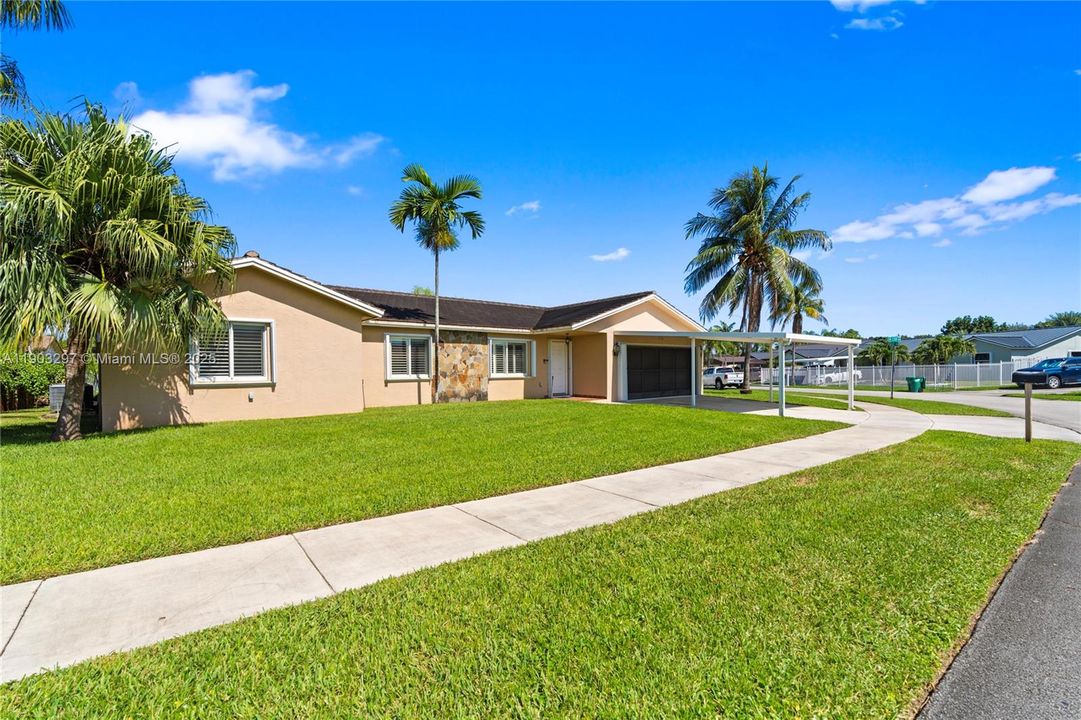 Active With Contract: $589,900 (4 beds, 2 baths, 1880 Square Feet)