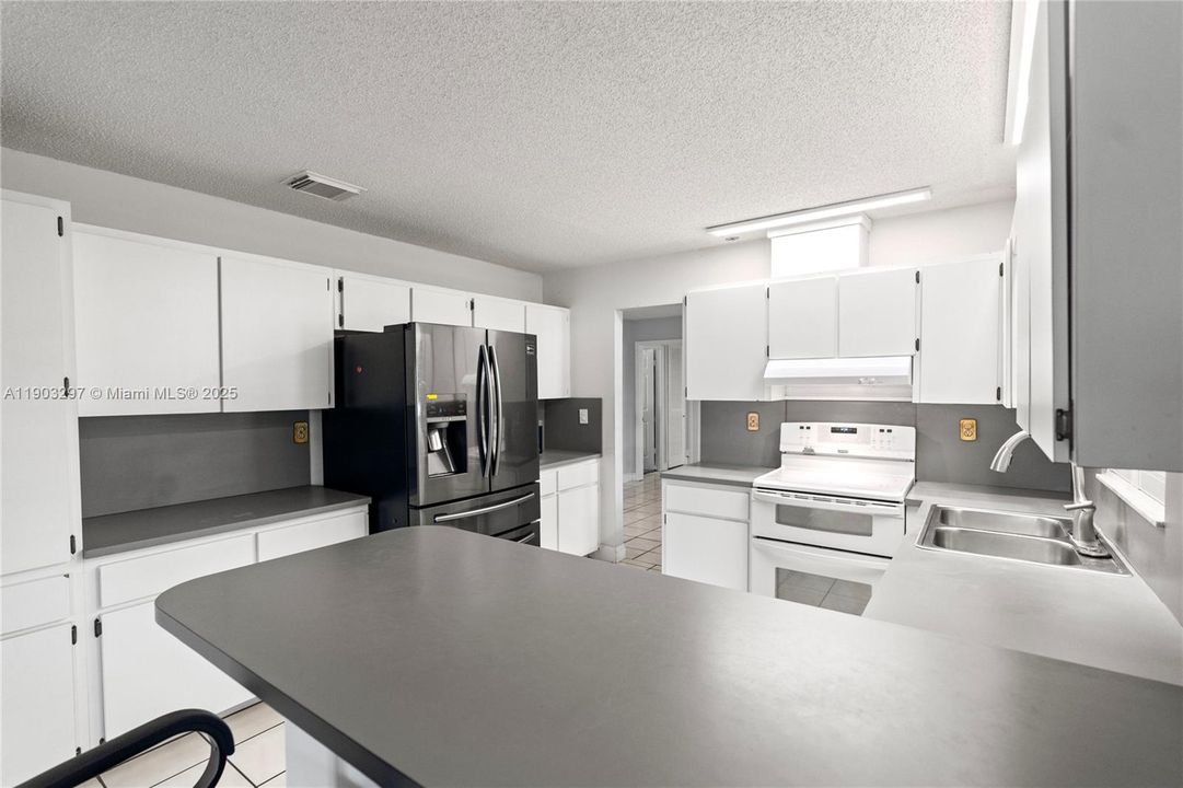 Active With Contract: $589,900 (4 beds, 2 baths, 1880 Square Feet)