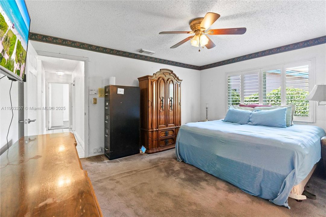 Active With Contract: $589,900 (4 beds, 2 baths, 1880 Square Feet)