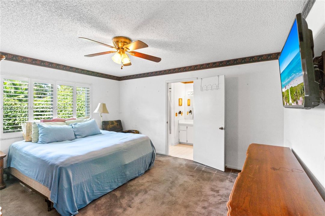 Active With Contract: $589,900 (4 beds, 2 baths, 1880 Square Feet)