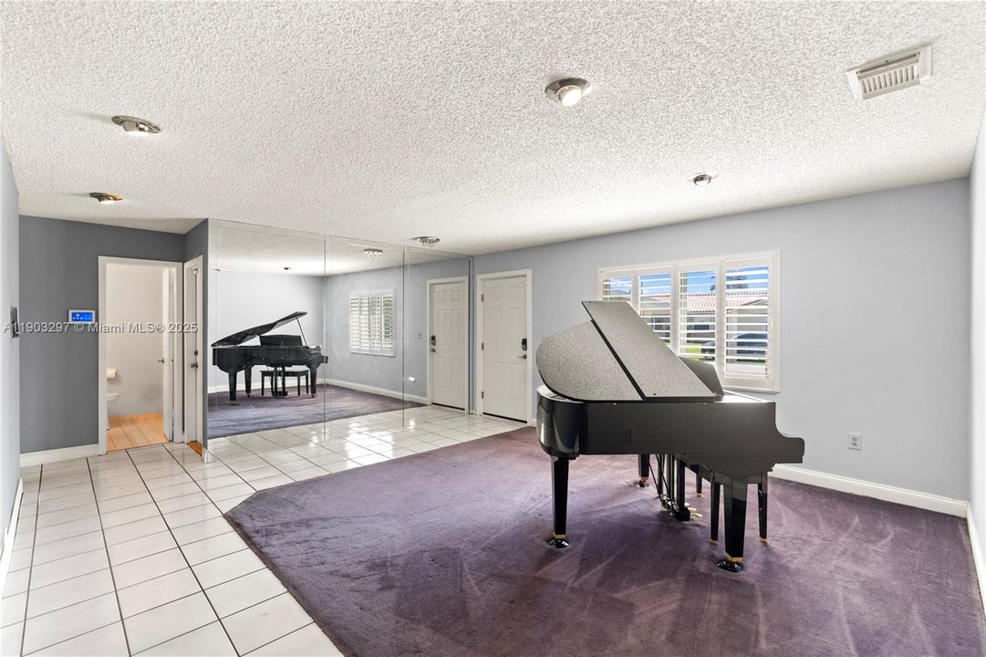 Active With Contract: $589,900 (4 beds, 2 baths, 1880 Square Feet)