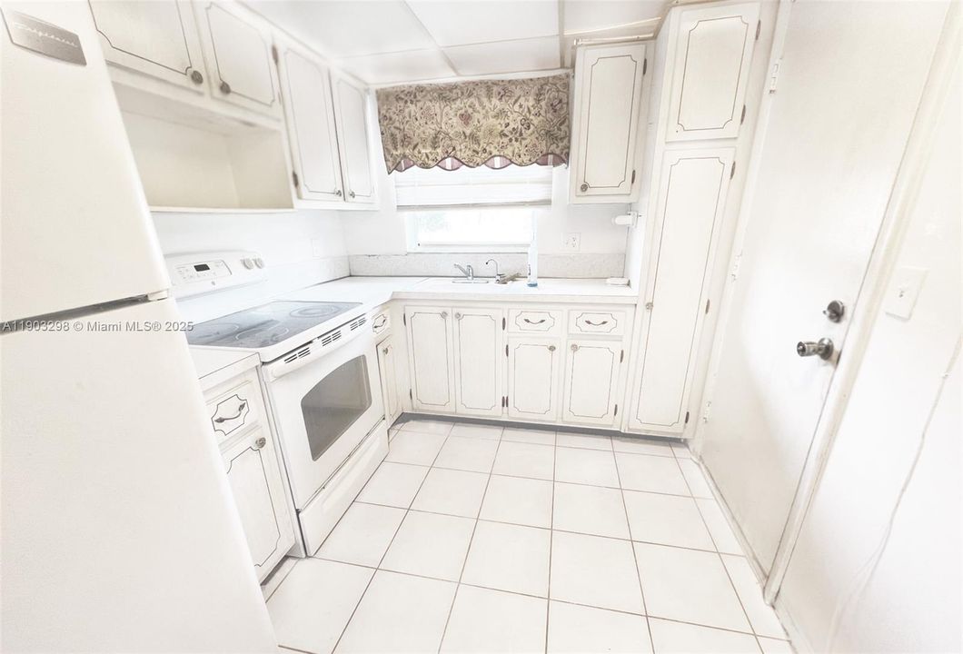 Recently Rented: $1,700 (2 beds, 2 baths, 828 Square Feet)