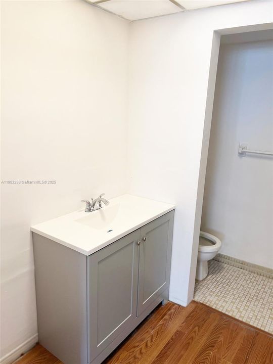 Recently Rented: $1,700 (2 beds, 2 baths, 828 Square Feet)