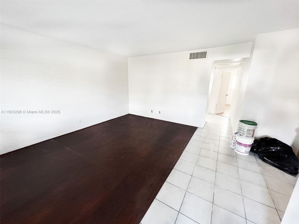 Recently Rented: $1,700 (2 beds, 2 baths, 828 Square Feet)