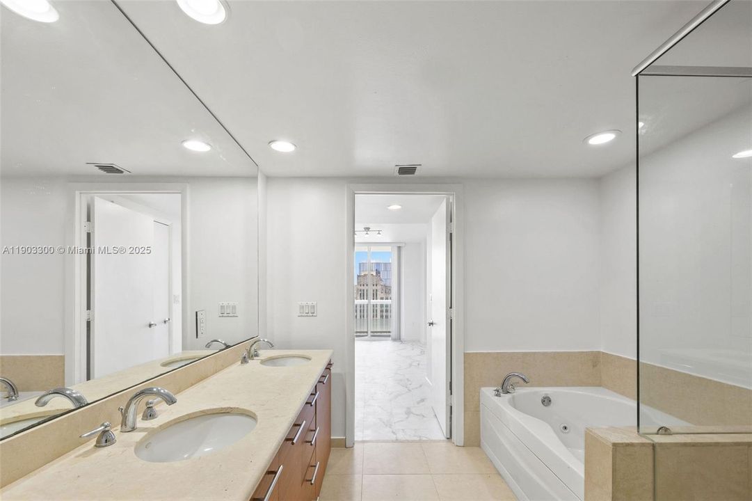 For Rent: $3,500 (2 beds, 2 baths, 1256 Square Feet)