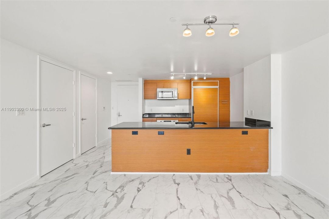 For Rent: $3,500 (2 beds, 2 baths, 1256 Square Feet)