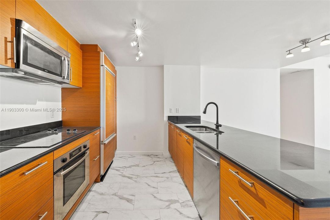 For Rent: $3,500 (2 beds, 2 baths, 1256 Square Feet)