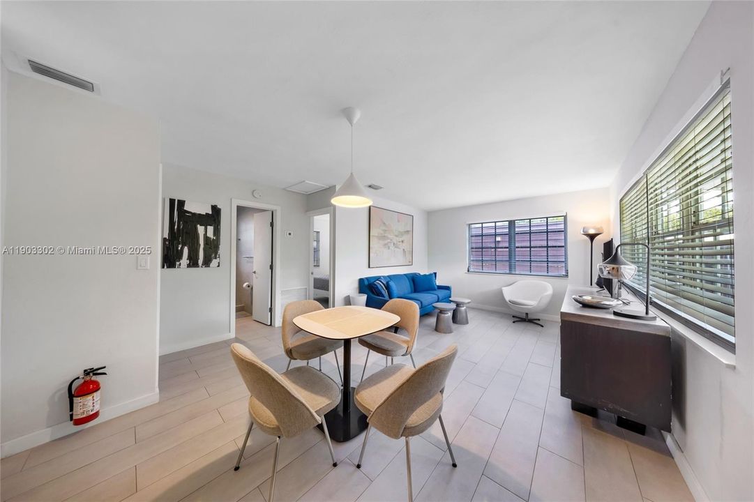 Active With Contract: $2,400 (2 beds, 1 baths, 1686 Square Feet)