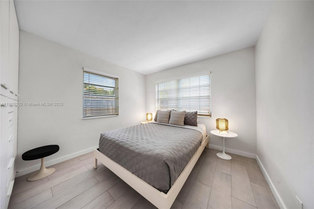 Active With Contract: $2,400 (2 beds, 1 baths, 1686 Square Feet)