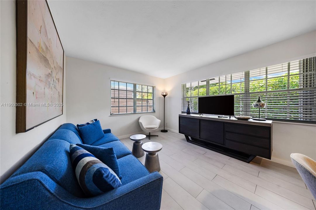 Active With Contract: $2,400 (2 beds, 1 baths, 1686 Square Feet)