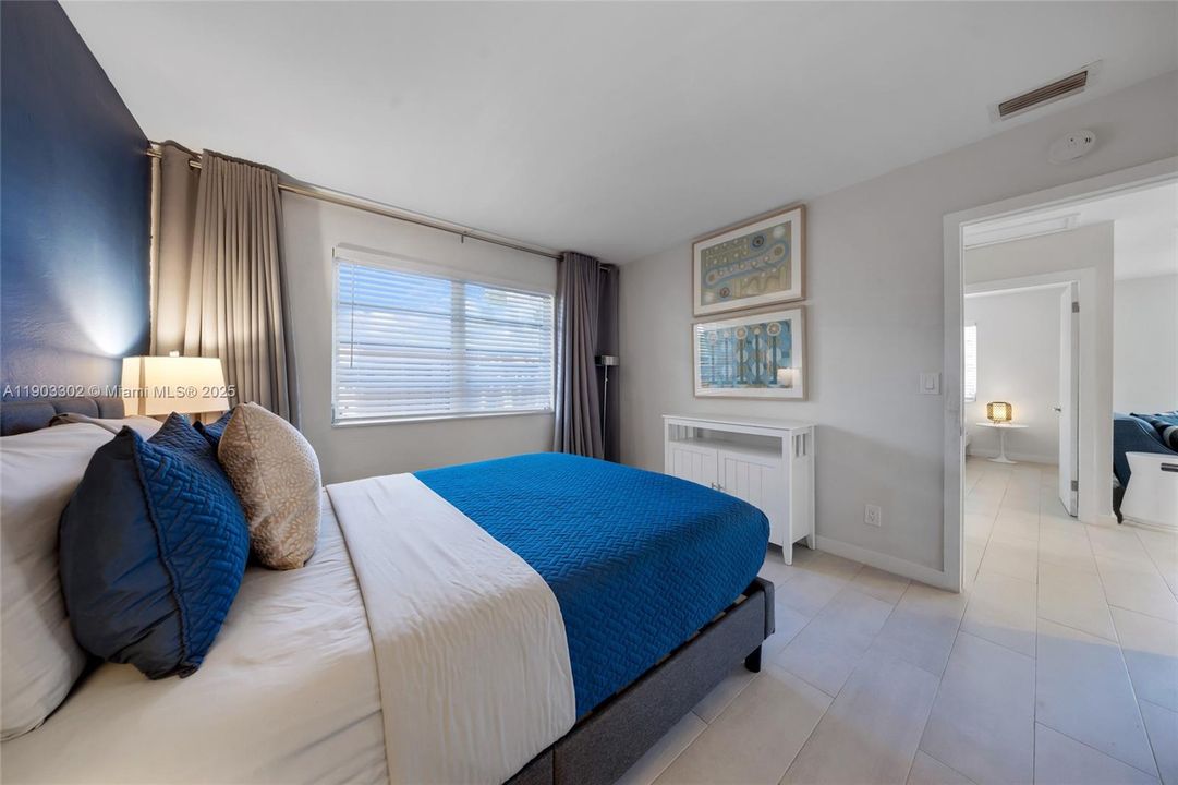 Active With Contract: $2,400 (2 beds, 1 baths, 1686 Square Feet)