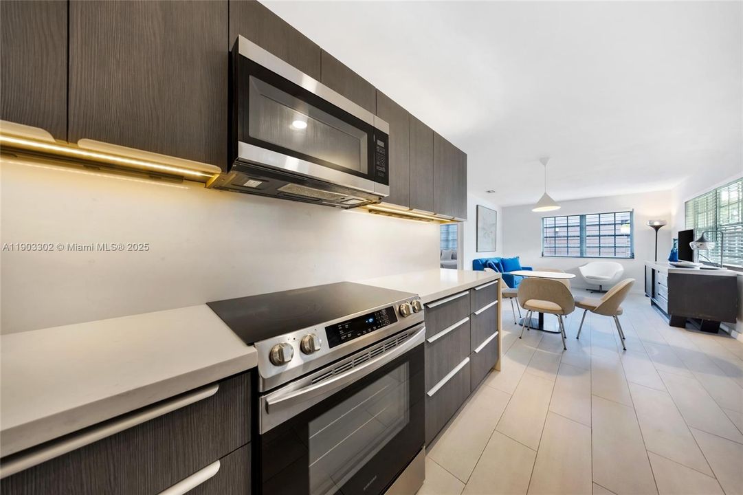 Active With Contract: $2,400 (2 beds, 1 baths, 1686 Square Feet)